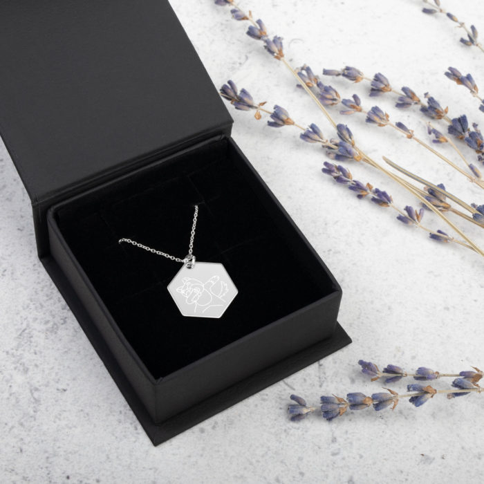 Pendentif Hexagonal Gravé en Argent